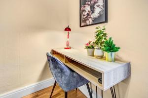 Stylish London Flat with Outdoor Area & Fast Wi-Fi