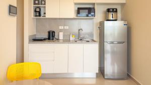 Loft with Balcony and Rooftop Pool - The Avenue