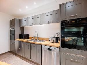 Appartement Rénové Centre Val dIsère - 6 Pièces, 10 Pers, Parking - FR-1-518-160