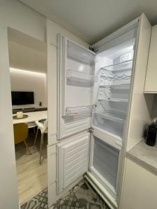 Birds Shelter & Birds Leaves