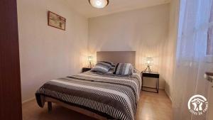 Au centre du village