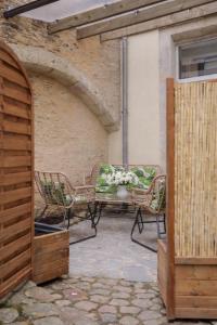 charmant studio avec terrasse exterieure - coeur de ville