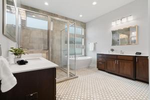 Luxury 4BR Escape Private Cinema & Views