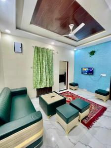ZenRoofs - 3 BHK Cozy Flat