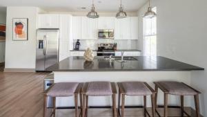 Landing Apartments - Avalon at James Island