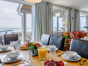 4 Bed in Bridport oc-86538