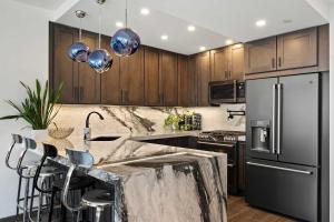 Vesper Court II by Rove PH w Hot Tub & Rooftop