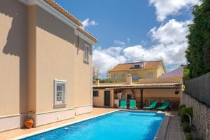 Ericeira Vila Martinho by Hopstays - Piscina e Vista Mar