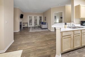 Cozy Retreat w Balcony & Modern Comforts