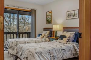 Skyefall wifi, fireplace, hot tub, fire pit, deck