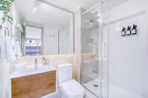 Almagro Spot AC pasos de La Moneda y el Metro