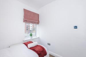 Stylish Home, Sleeps 7, Pool Table, Free Parking, Free Wi-Fi, Full Kitchen, Perfect for Groups