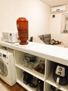 Apartamento completo e bem localizado