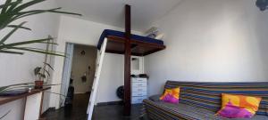 STUDIO CHARMOSO EM COPACABANA a UMA QUADRA DO POSTO 5