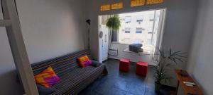 STUDIO CHARMOSO EM COPACABANA a UMA QUADRA DO POSTO 5