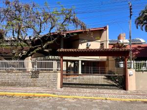 Casa Ampla e Completa - 300m do Mar até 8 pessoas
