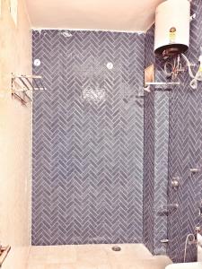 Casa Garden homestay - Low AQI hill view stay for peace - Aamwala dehradun