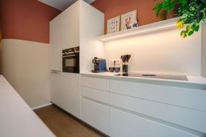 Luxury City Apartment I Walk to beach