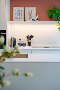 Luxury City Apartment I Walk to beach