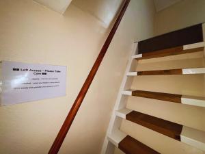 Modern Townhouse - Entire Home, Walk to Station Shops - Perfect for Groups