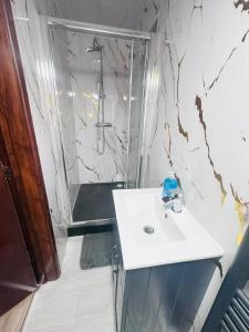 Comfortable Room Near Brookes University and Oxford Hospitals, D