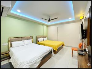 ROYAL HOTEL RINN - Near Shree Kashi Vishwanath Temple - Fully Air Conditioning And Free Wi-Fi Hotel With Lift And Spacious Parking Space - BEST HOTEL IN VARANASI