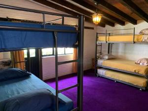 Cabaña en el Bosque con Chimenea y Asador!