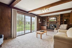 Near Shopping & Dining- The South Bend Bungalow