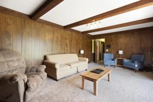 Near Shopping & Dining- The South Bend Bungalow