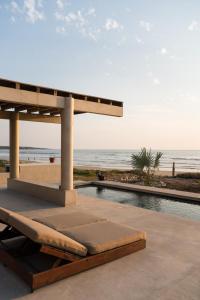 Casa Kona, Luxury Beachfront Villa with Lap Pool & Palapa
