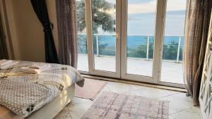 WHİTE ROSE VİLLA Jakuzili ve Isıtma Havuzlu