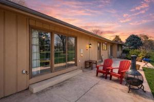 Near Shopping & Dining- The South Bend Bungalow