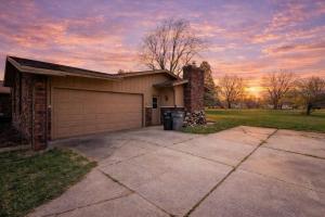 Near Shopping & Dining- The South Bend Bungalow
