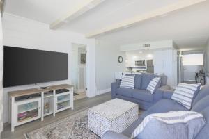 Island Winds East 502