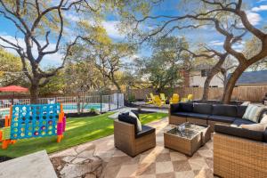 Sleeps 14 Backyard Games Movie Theater Spa