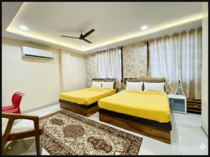 Hotel Premium SHRI R KRISHNA Near Varanasi Railway Station and Kashi Vishwanath Temple# Room Service & Free Wi-fi Facilities # Spacious and Fully Air Conditioned Rooms - Top Rated Hotel