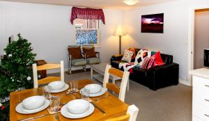 Glastonbury Centre 2 Bed with on street Parking