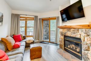 Walk to Ski Lift and Hot Tubs! Mtn-View Keystone Gem