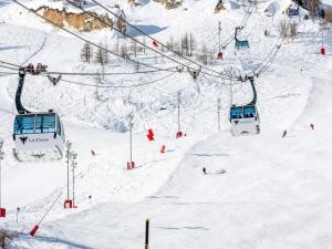 Studio cosy sans Wifi ni parking, proche pistes et commodités - FR-1-694-352