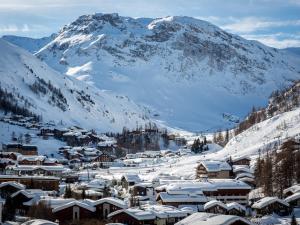 Studio cosy sans Wifi ni parking, proche pistes et commodités - FR-1-694-352