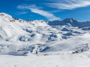 Studio cosy sans Wifi ni parking, proche pistes et commodités - FR-1-694-352