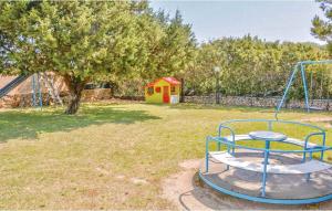 Apartment 5 beds with fenced garden in Marinella just 300 mt from the beach