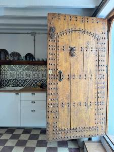 Casa Maroto - Boutique Stay in het hart van Comares, Rooftop terras, uitzicht op zee en bergen, gratis wifi