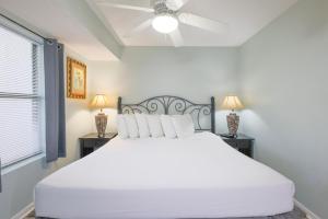 Island Winds East 705