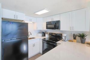 Island Winds East 705