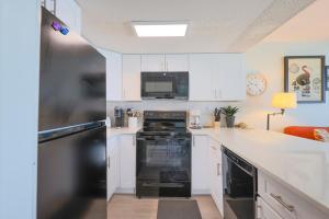 Island Winds East 705