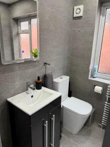 Brand New 4 bed Stunning Spacious Flat In Shepshed