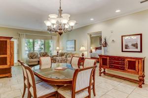 2519-20 Tennis Villas