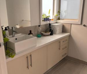 Cozy 2BDR Ivanhoe Unit with Modern Amenities