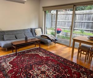 Cozy 2BDR Ivanhoe Unit with Modern Amenities
